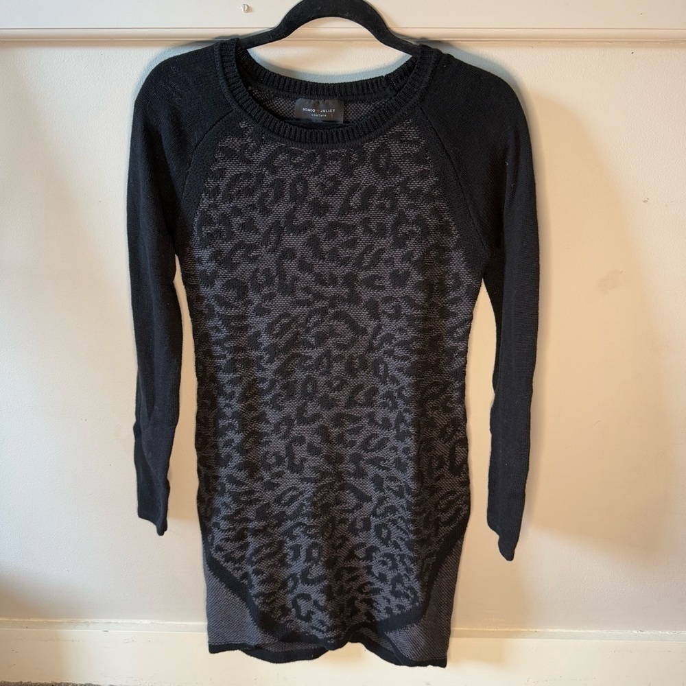 Romeo and Juliet Couture Cheetah Knit Long Sleeve Dress